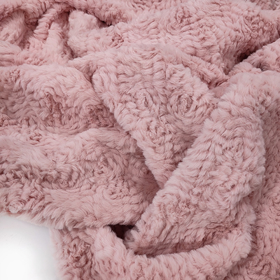 A tela cor-de-rosa da pele do falso do poliéster fez malha 58/60" para o coelho da flor da roupa