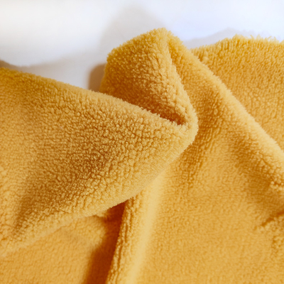 Sherpa feito malha urdidura para tosar o jacquard 100% amarelo do poliéster da tela para o vestuário