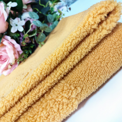Sherpa feito malha urdidura para tosar o jacquard 100% amarelo do poliéster da tela para o vestuário