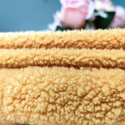 Sherpa feito malha urdidura para tosar o jacquard 100% amarelo do poliéster da tela para o vestuário