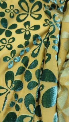 Tela coreana 140gsm de veludo do teste padrão de flor para o lenço do desgaste de mulheres